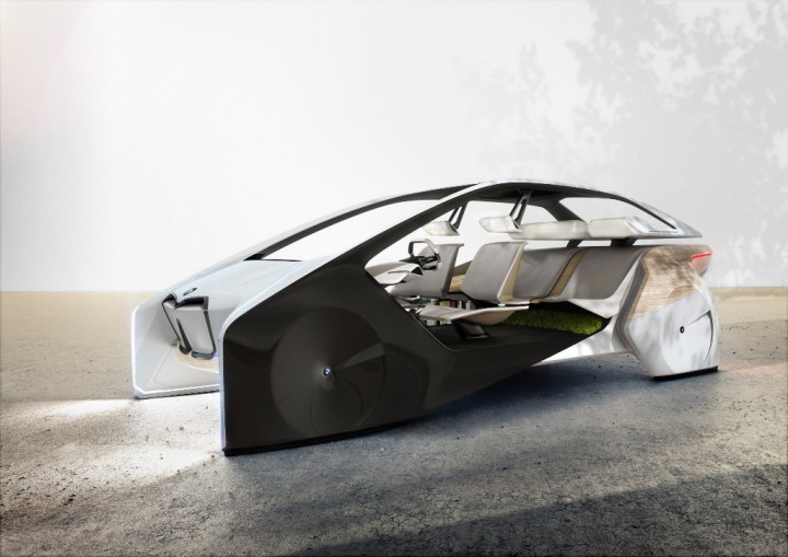 Sekilas tampilannya lebih mirip furniture dibanding sebuah mobil.