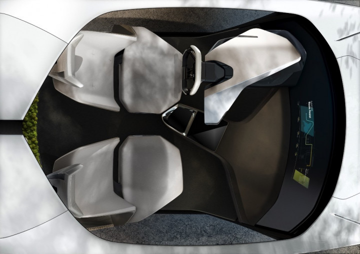 Empat orang penumpangnya bisa menikmati video dan audio masing-masing dalam waktu bersamaan tanpa saling ganggu.