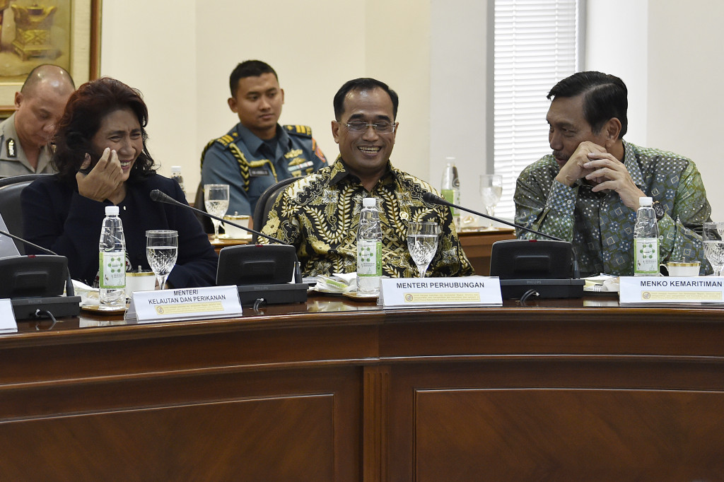 Pemerintah akan mengembangkan trayek tol laut dari enam trayek menjadi 13 trayek untuk mendukung kelancaran distribusi logistik.