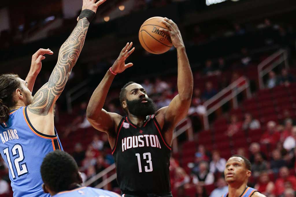 James Harden menjadi penyumbang poin terbanyak untuk Rockets dengan 26 poin, 8 rebound, dan 12 assist. 