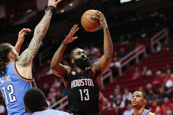 James Harden menjadi penyumbang poin terbanyak untuk Rockets dengan 26 poin, 8 rebound, dan 12 assist. 