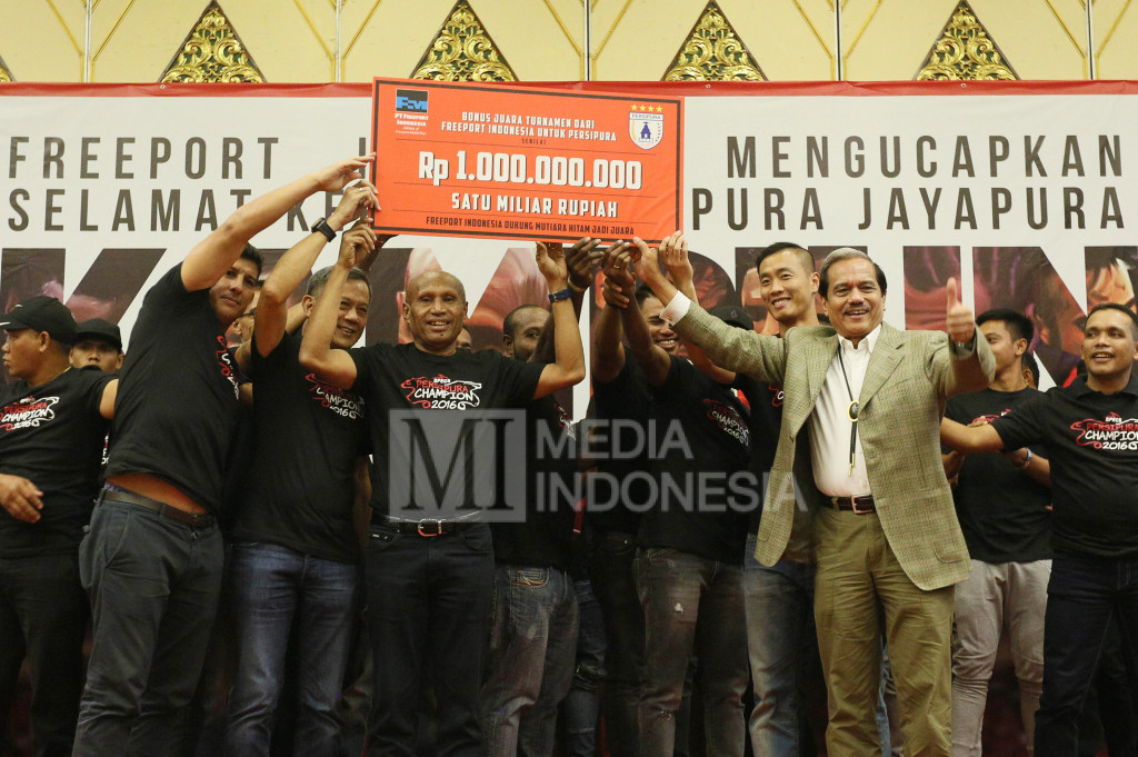 Pemberian bonus tersebut dalam rangka kemenangan Persipura di turnamen Indonesia Soccer Championship (ISC) 2016.