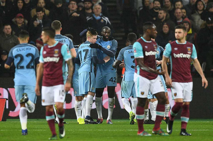 Manchester City membuka keunggulan melalui Yaya Toure dari titik penalti pada menit ke-33. Penalti diberikan setelah Palbo Zabaleta dilanggar Angelo Ogbonna.