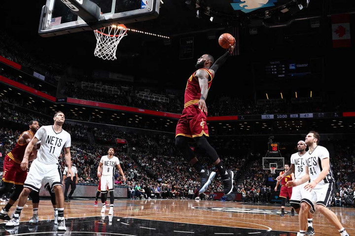 LeBron James memimpin perolehan poin untuk Cleveland Cavaliers dengan 32 poin.