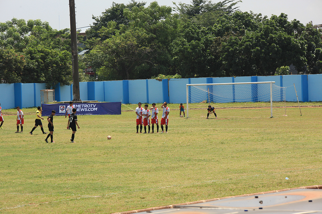 Suasana laga Sentul United vs Pro Direct pada Trofeo Dream League U-16 & U-19 di Stadion Cendrawasih, Cengkareng, Jakarta Barat, Minggu (8/1/2017).