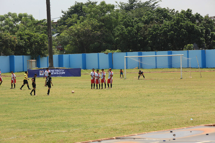 Suasana laga Sentul United vs Pro Direct pada Trofeo Dream League U-16 & U-19 di Stadion Cendrawasih, Cengkareng, Jakarta Barat, Minggu (8/1/2017).
