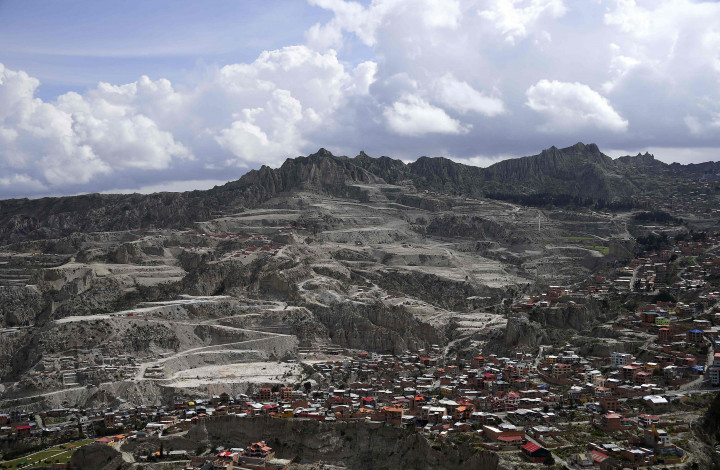 La Paz berada di lembah yang di sekelilingnya adalah pegunungan yang juga merupakan bagian rute Reli 2017.
