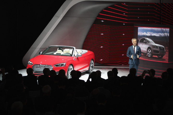 Preside Audi North America, Scott Keogh meluncurkan S5 Cabriolet. Menjelang pelantikannya sebagai Presiden AS, Donald Trump 'mengancam' menambah pajak impor untuk mobil yang dibuat di luar wilayah AS. Scott Olson/Getty Images/AFP
