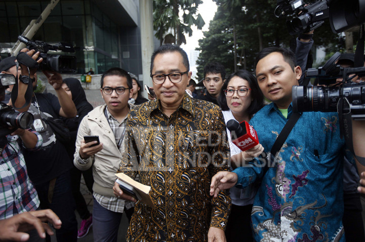Kepala Kantor Wilayah DKI Jakarta Khusus Direktorat Jenderal Pajak Kementerian Keuangan Muhammad Haniv keluar dari Gedung KPK, Jakarta.