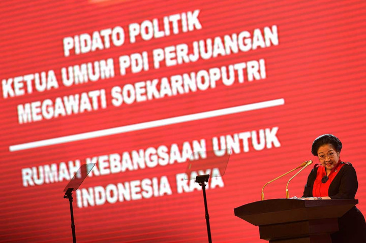 Ketua Umum PDIP Megawati Soekarnoputri menyampaikan pidato politiknya pada acara HUT ke-44 PDIP.
