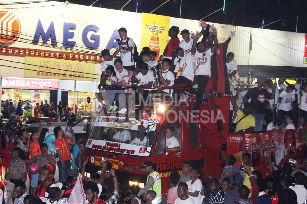 Juara TSC 2016, Persipura Diarak Keliling Kota