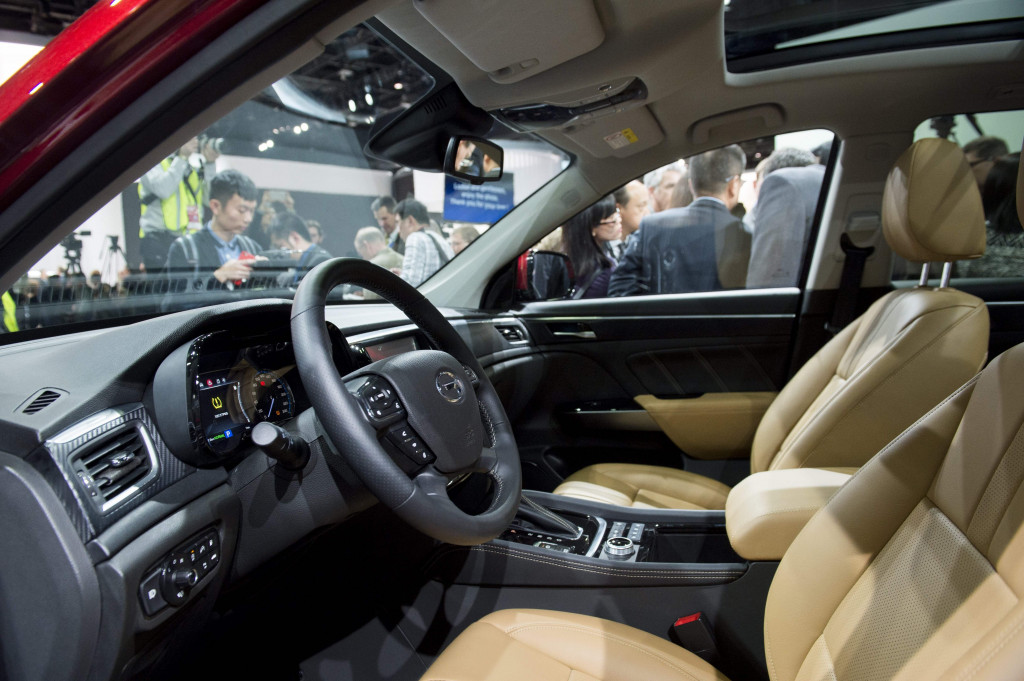 Interior GAC GS7 yang tidak berbeda dibanding SUV modern dari Eropa.