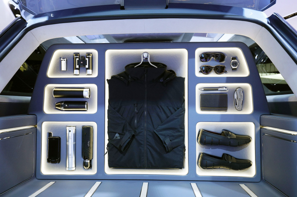 Lemari pakaian dalam bagasi SUV mewah Lincoln Navigator Concept. Seiring membaiknya ekonomi, pasar mobil mewah di AS diyakini kembali pulih dalam waktu dekat. Bill Pugliano/Getty Images/AFP