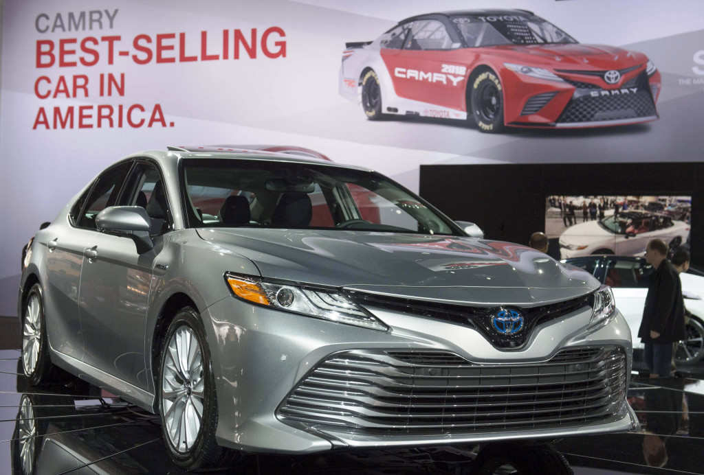 Meski ekonomi AS di bawah pemerintahan Donald Trump kemungkinan menjadi lebih proyektif, Toyota yakin All New Camry 2018 tetap menjadi favorit warga kelas menengah AS. AFP Photo/Saul Loeb