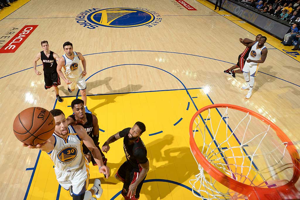 Stephen Curry tampil menawan untuk Golden State Warriors dengan 25 poin, 8 rebound, dan 9 assist.