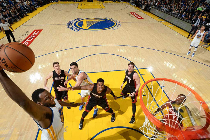 Dan Draymond Green mengemas 13 poin, 9 rebound, dan 5 assist.