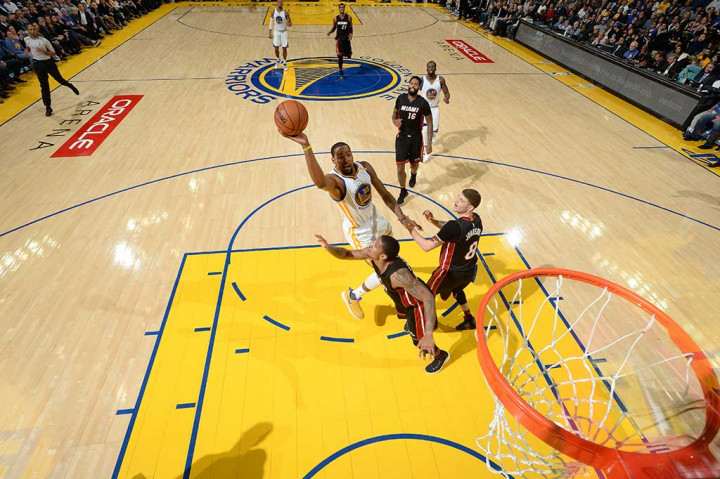 Sementara itu Kevin Durant menambahkan 28 poin dan 8 assist.