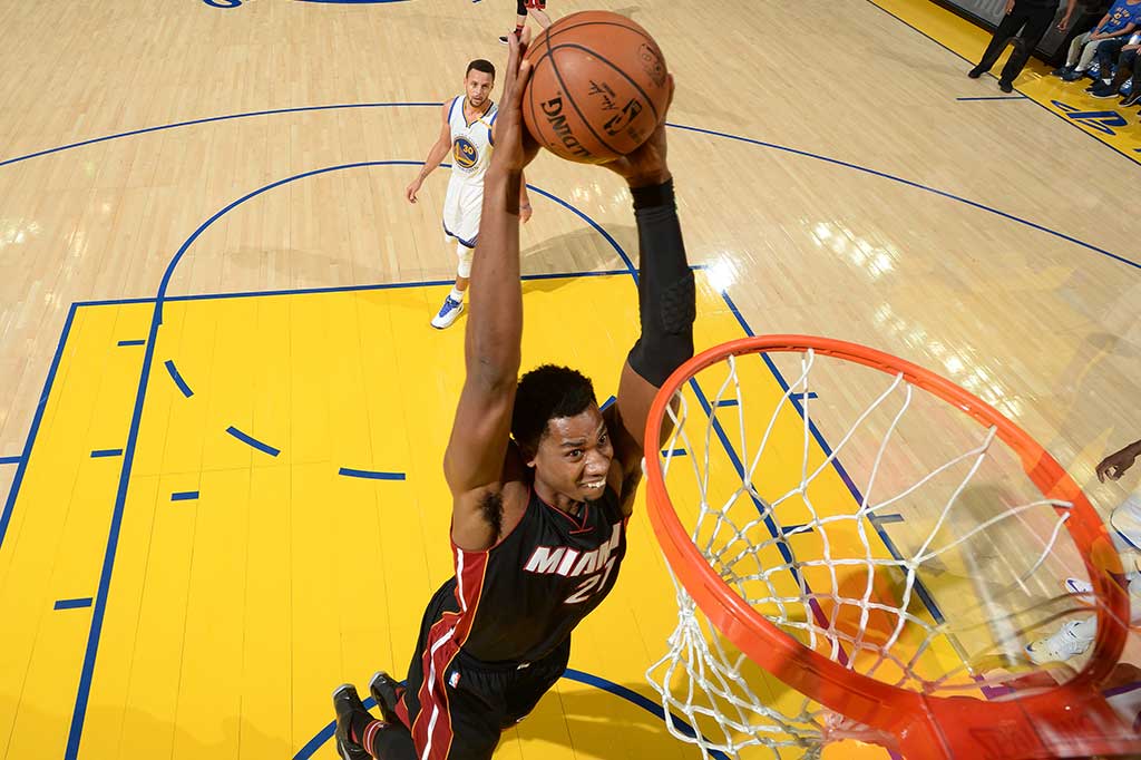 Hassan Whiteside menjadi penyumbang angka terbanyak untuk Heat dengan 28 poin dan 20 rebound.