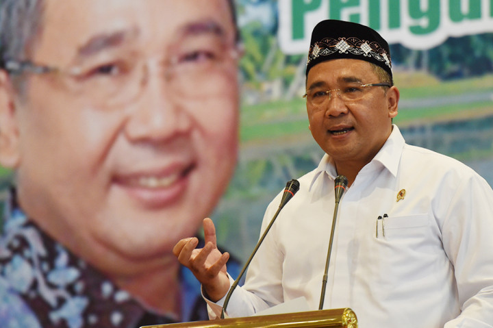 Menteri Desa, Pembangunan Daerah Tertinggal dan Transmigrasi Eko Putro Sandjojo memberikan arahan kepada anggota Asosiasi Pemerintah Desa Seluruh Indonesia (APDESI) Gorontalo dalam acara silaturahmi di Gorontalo.