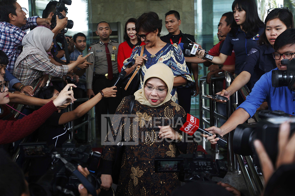 Tiga mantan anggota pansel Pimpinan KPK 2015, Yenti Garnasih, Natalia Subagyo dan Diani Sadiawati keluar dari Gedung KPK, Jakarta.