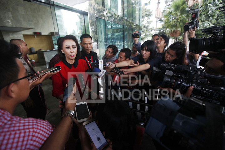 Mantan anggota panitia seleksi Pimpinan KPK 2015 Yenti Garnasih saat menyambangi Gedung KPK.