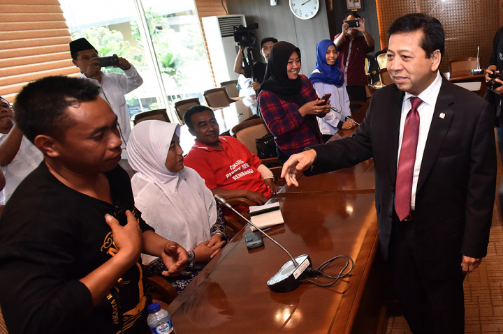 Ketua DPR Setya Novanto menerima warga Rembang di Kompleks Parlemen, Senayan, Jakarta.