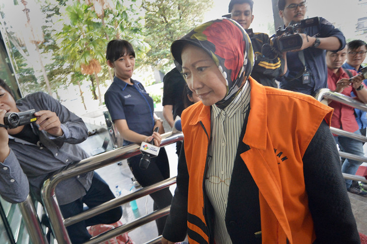 Atty Suharti Tochija diperiksa terkait dugaan menerima hadiah atau janji rencana proyek pembangunan Pasar Atas Baru Cimahi tahap II tahun 2017.