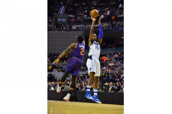 Sementara itu Harrison Barnes menambah 22 poin.