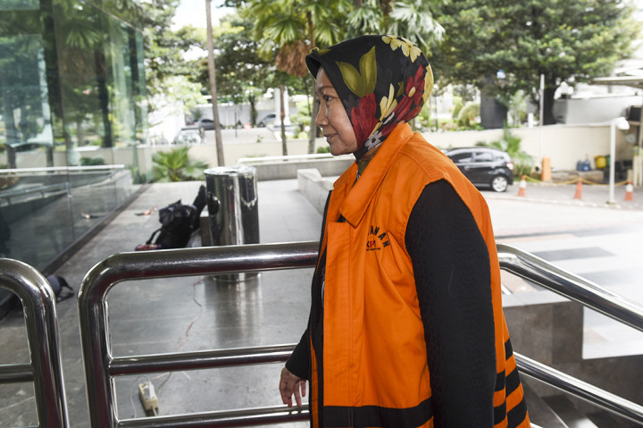 Wali Kota nonaktif Cimahi Atty Suharti Tochija diperiksa KPK.