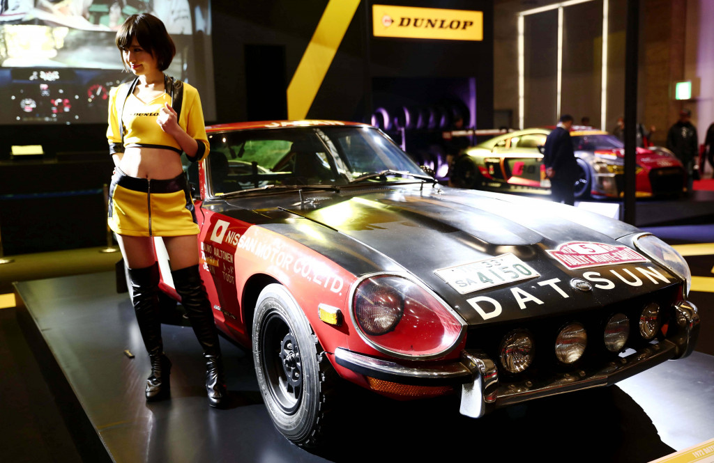 Dunlop menampilan mobil klasik Datsun 240Z 1972 yang menggunakan ban produknya dalam ajang reli pada era 1970-an.