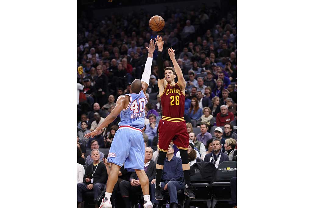Kyle Korver menambah 18 poin, 5 rebound, dan 2 assist.