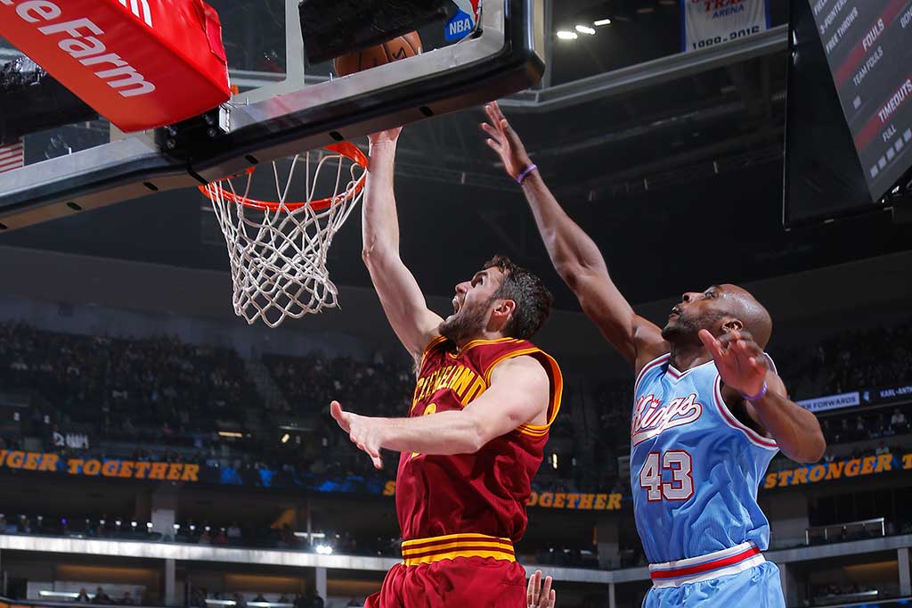 Dan Kevin Love menambah 15 poin dan 18 rebound.