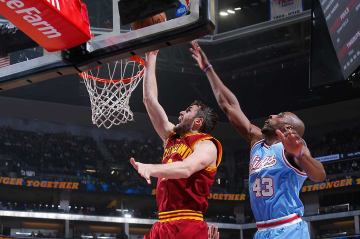 Dan Kevin Love menambah 15 poin dan 18 rebound.