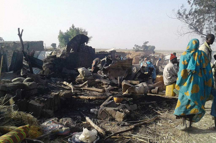 Insiden itu terjadi di Rann, ujung utara negara bagian Borno, yang berbatasan dengan Kamerun, sekitar pukul 9:00 waktu setempat, saat pekerja bantuan membagikan makanan untuk warga sipil yang terpaksa mengungsi akibat kekerasan.