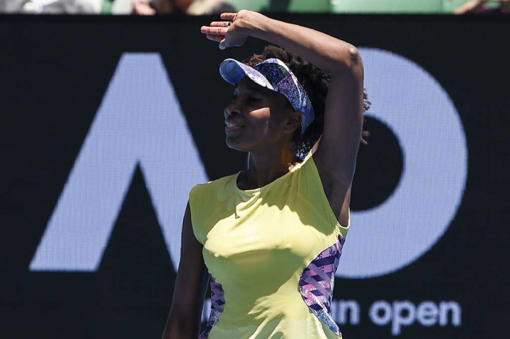 Williams melakukan selebrasi usai menundukkan Voegele. Petenis berusia 36 tahun tersebut selanjutnya akan menghadapi pemenang antara Duan Yingying (Tiongkok) atau sesama AS Varvara Lepchenko.