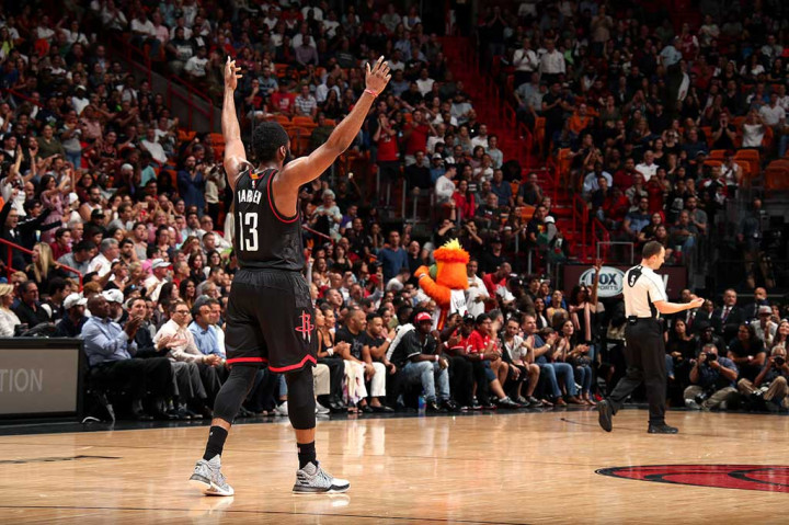 Harden mencetak triple double pada laga tersebut dengan 40 poin, 12 rebound, dan 10 assist, namun tidak dapat menghindarkan timnya dari kekalahan.