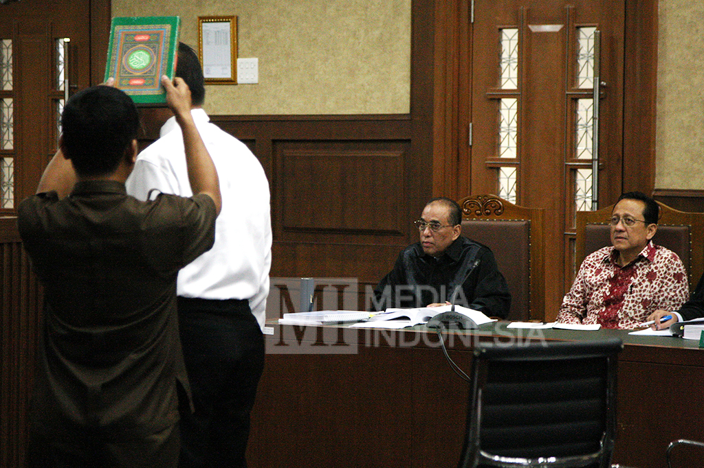 Terdakwa kasus dugaan suap kuota gula impor Irman Gusman hadir dalam sidang lanjutan dengan agenda pemeriksaan ahli.