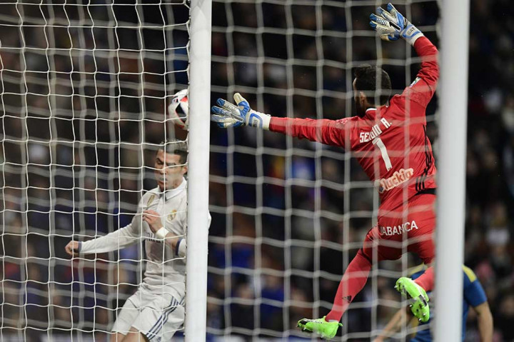 Tuan rumah berpeluang membuka skor, namun sundulan Cristiano Ronaldo masih mampu ditepis kiper Celta Vigo Sergio Alvarez. Skor 0-0 bertahan hingga jeda.