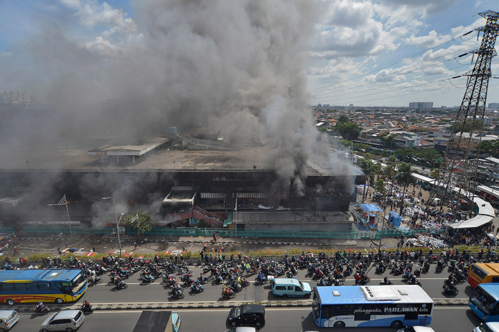 Kebakaran di Pasar Senen tersebut masih dalam penanganan petugas yang mengerahkan sedikitnya 50 unit mobil pemadam kebakaran.