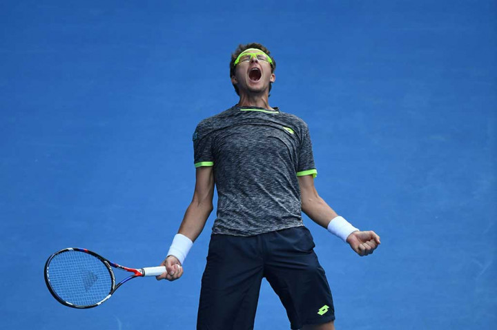 Istomin melakukan selebrasi usai menundukkan juara bertahan Djokovic.