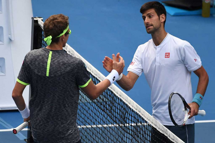 Istomin mengalahkan Djokovic 7-6 (5), 7-6 (8), 5-7, 2-6, 6-4 dalam waktu 4 jam dan 48 menit.