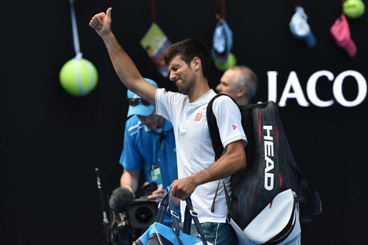 Djokovic harus angkat koper lebih awal dan gagal mempertahankan gelar Australia Terbuka.