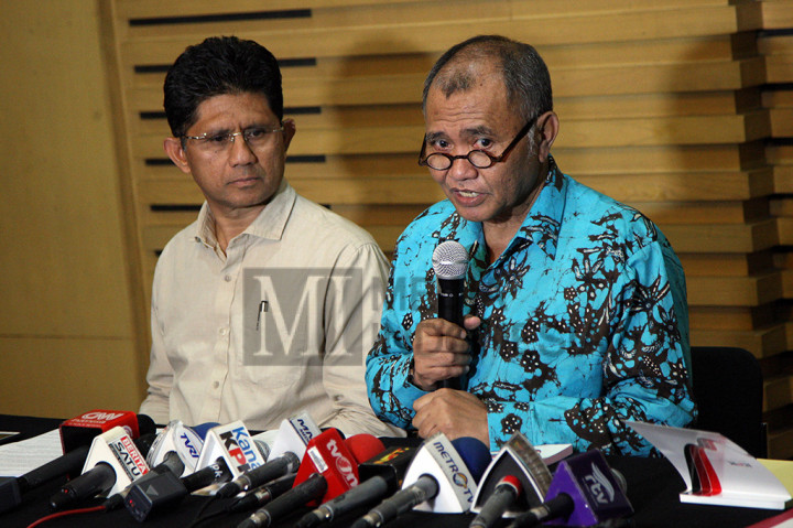 Emirsyah diduga terlibat kasus suap pengadaan 11 pesawat Airbus A330-300 oleh PT Garuda pada 2012.