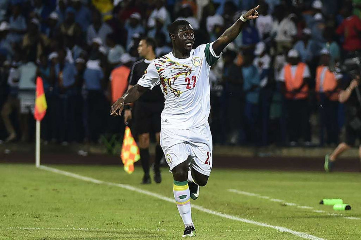 Tendangan bebas melengkung Henri Saivet empat menit kemudian menggandakan keunggulan Senegal.
