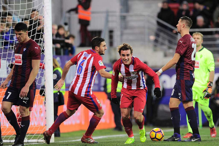 Tandukan Antoine Griezmann pada menit ke-28 membawa Atletico Madrid memimpin 1-0.