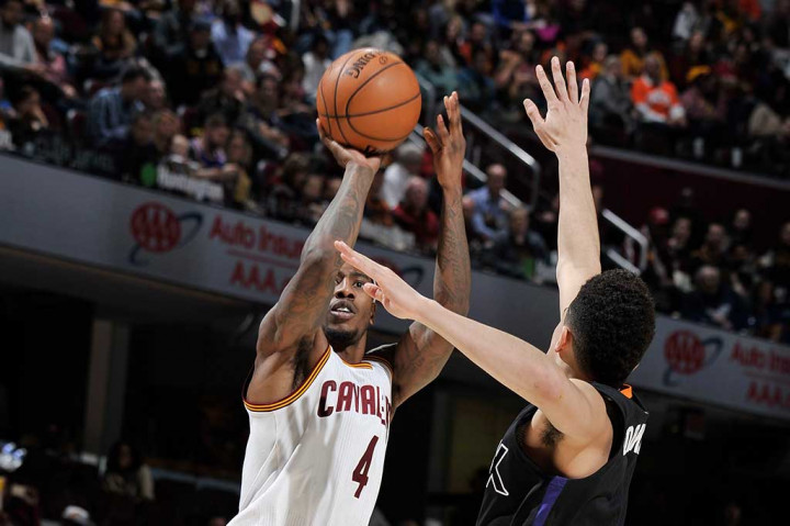 Dan Iman Shumpert menambah 17 poin.