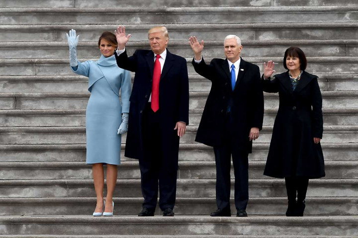 Trump dan Melania serta Wapres Mike Pence dan istri Karen melepas kepergian Obama.