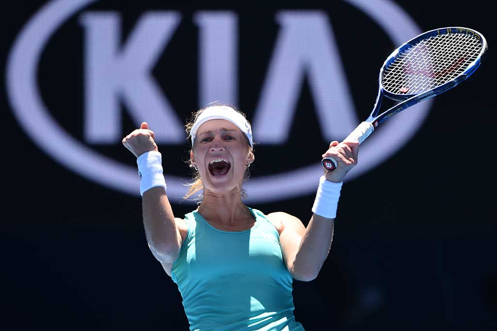 Makarova melakukan selebrasi usai menundukkan Cibulkova lewat ace kelimanya pada pertandingan tersebut.