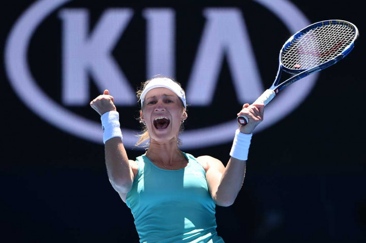 Makarova melakukan selebrasi usai menundukkan Cibulkova lewat ace kelimanya pada pertandingan tersebut.