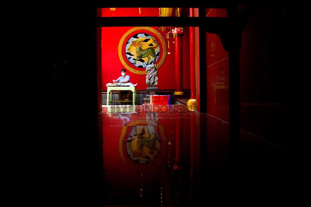 Umat Tridharma Bersih-bersih Kelenteng Boen Tek Bio